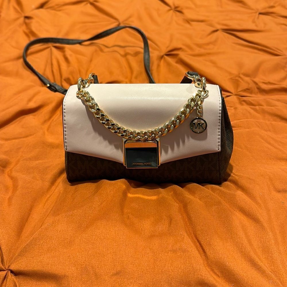 Michael Kors Elegant Crossbody